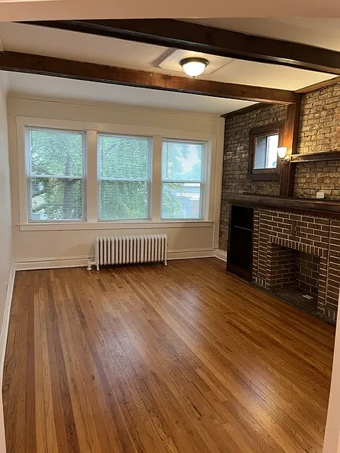 2 bed, 700 sqft, $1,600 — Photo 2