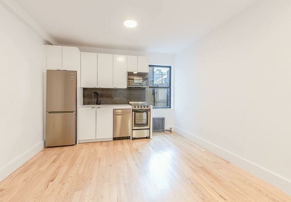 1st image of 166 W 75th St #5A