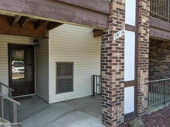 29726 Utica Rd, Roseville, MI 48066