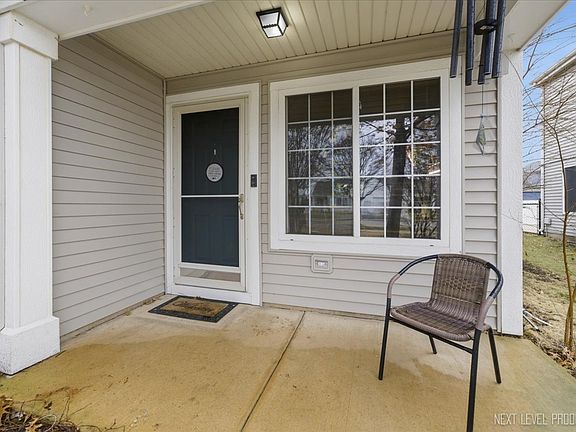 3rd image of 2468 Roxbury Ln