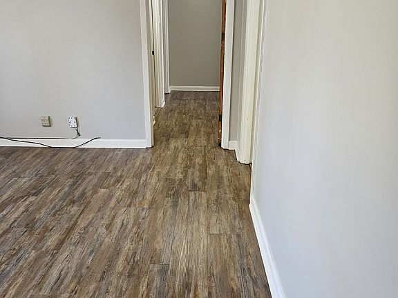 4th image of 127 Petite St