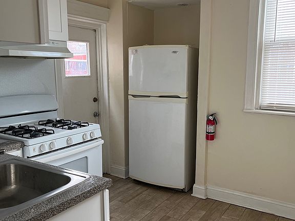 2nd image of 3346 Saint Vincent St Floor 1