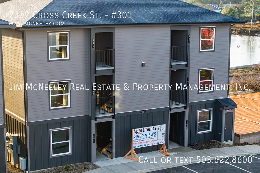 2BR/2BA Third-Floor Unit with Deck & River Views — Photo 3