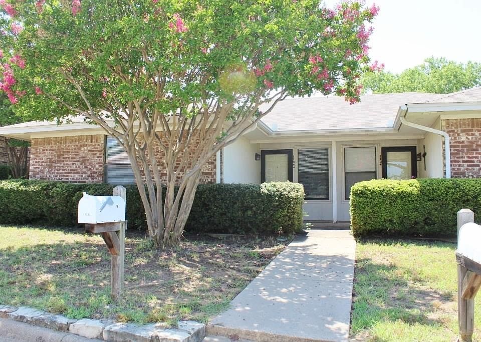 1st image of 1104 Curtis Dr APT A