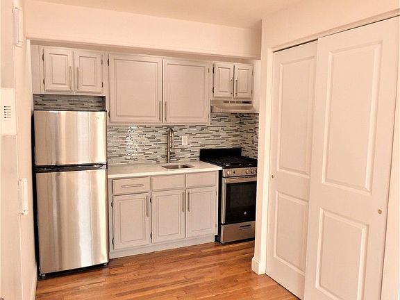 3rd image of 525 E 5th St APT 4C