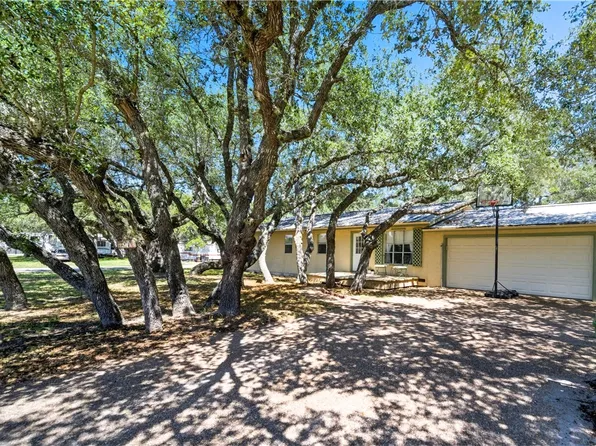 90 Griffith Dr, Rockport, TX 78382