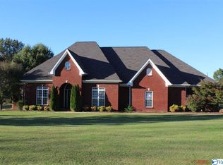 14 Amber Dr, Decatur, AL 35603