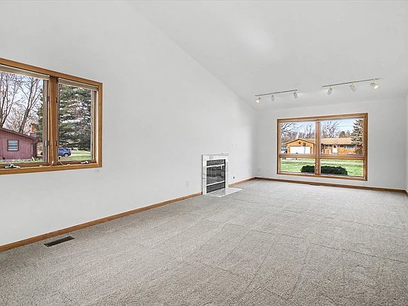 5th image of 1816 Doris Rd