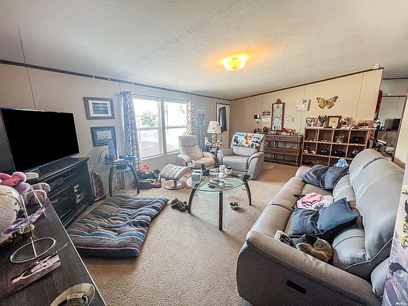 5th image of 4213 Redbud St
