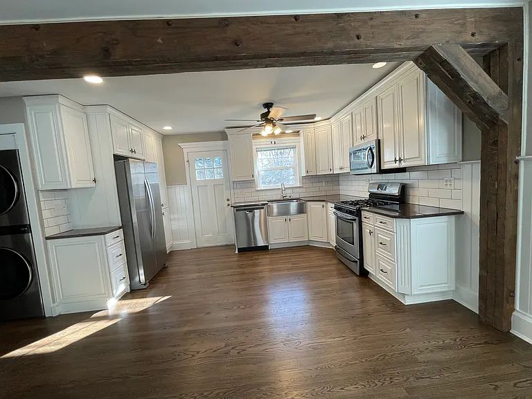 425 N Gates St — Photo 12