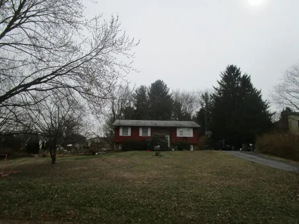 6027 Fairfield Ln, Sykesville, MD 21784