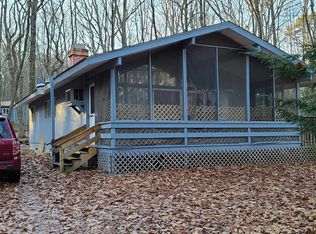102 Heron Bay Rd, Hawley, PA 18428
