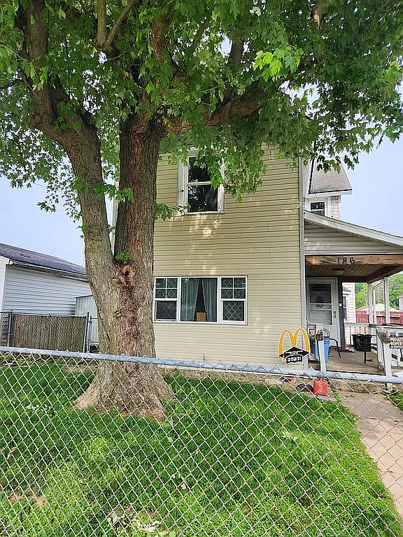 186 Latourette St photo 1
