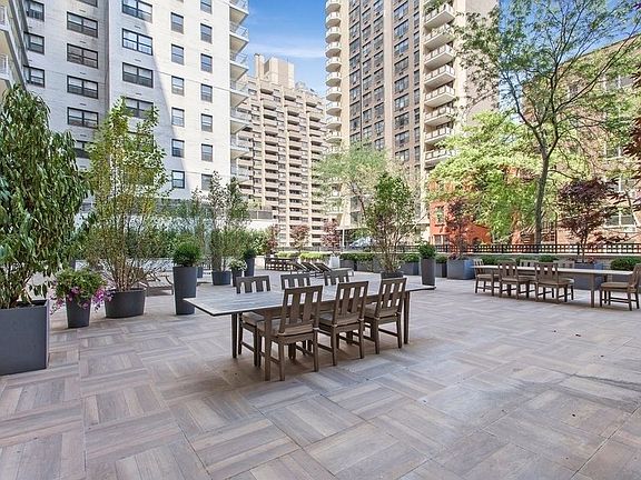 3rd image of 305 E 86th St APT 10FW
