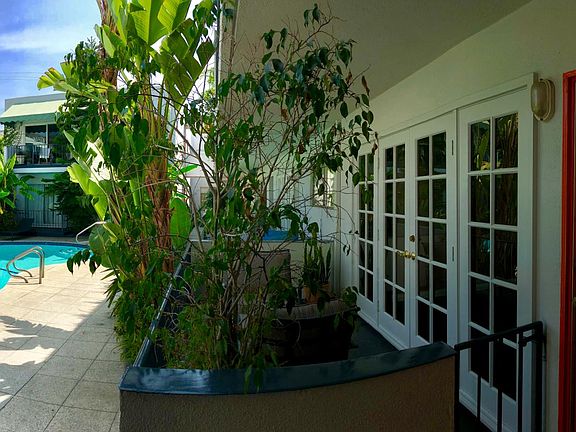 3rd image of 1328 N Havenhurst Dr #103