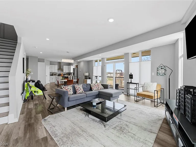 402 Jefferson Ave — Photo 12