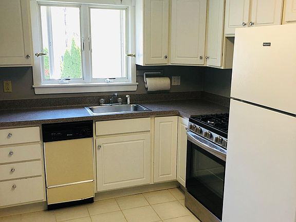 2nd image of 572 W Ferry St #2