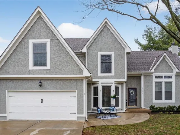 15206 Reeds Rd, Overland Park, KS 66223