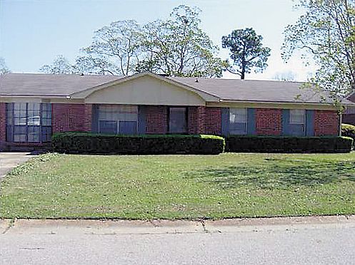1st image of 15 Dover Dr