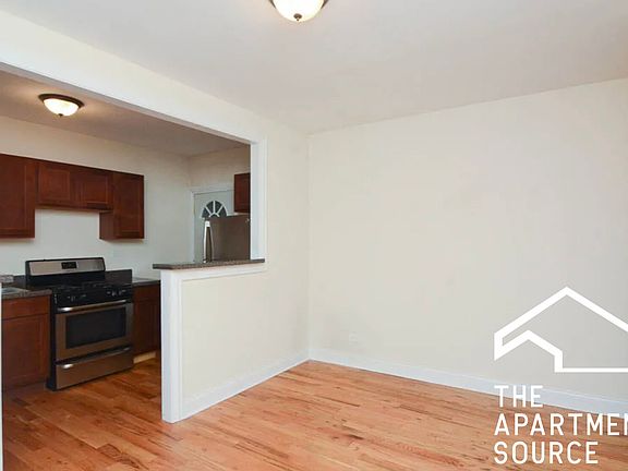 3rd image of 1103 W Wellington Ave APT 2