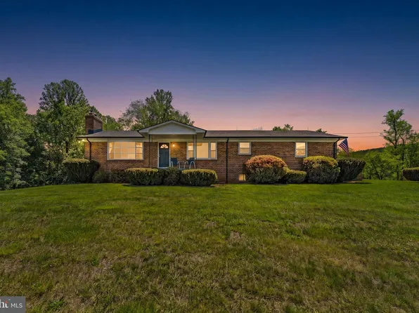 13767 Crest Hill Rd, Flint Hill, VA 22627