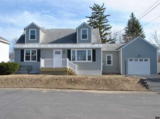 12 Kathy Dr, Colonie, NY 12205