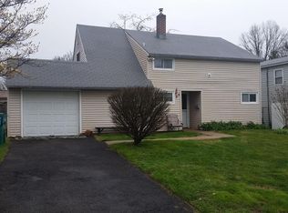 33 Goodrock Rd, Levittown, PA 19057