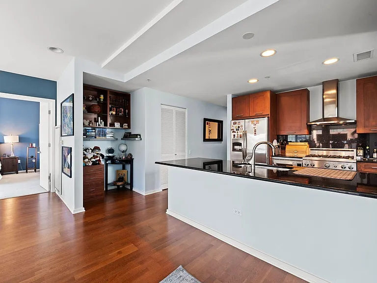 240 E Illinois St #1802 — Photo 9