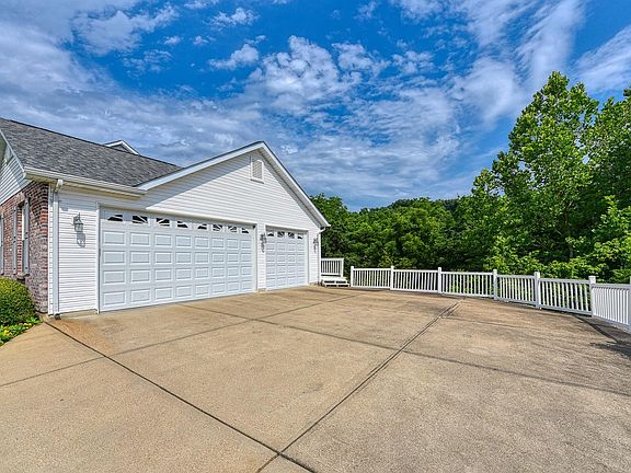 3rd image of 3828 Olde Mill Dr