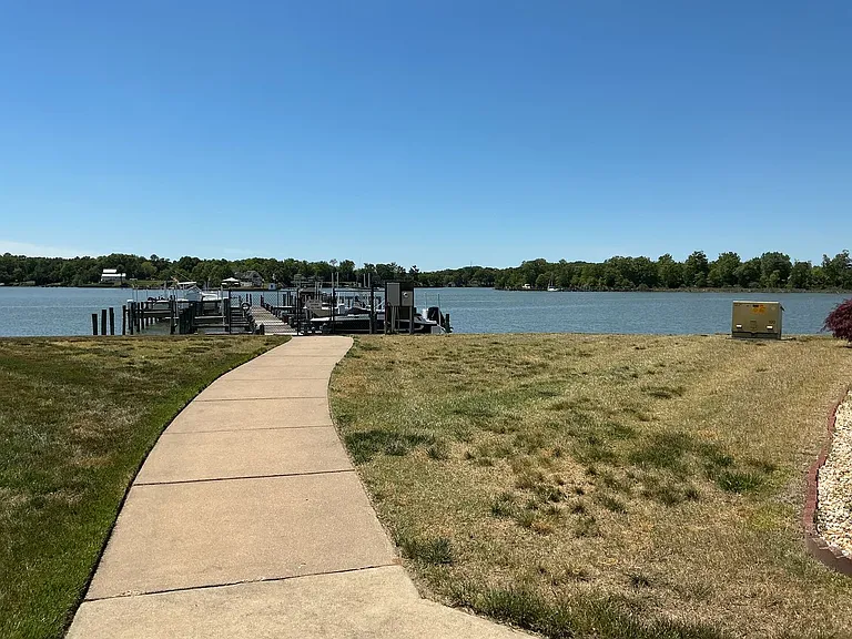 125 Lynnhaven Ct — Photo 2