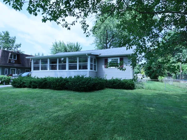 42690 N Lake Dr, Antioch, IL 60002
