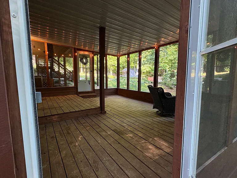 1002 Oak Way — Photo 2