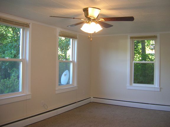 4th image of 53 Thompson Ave