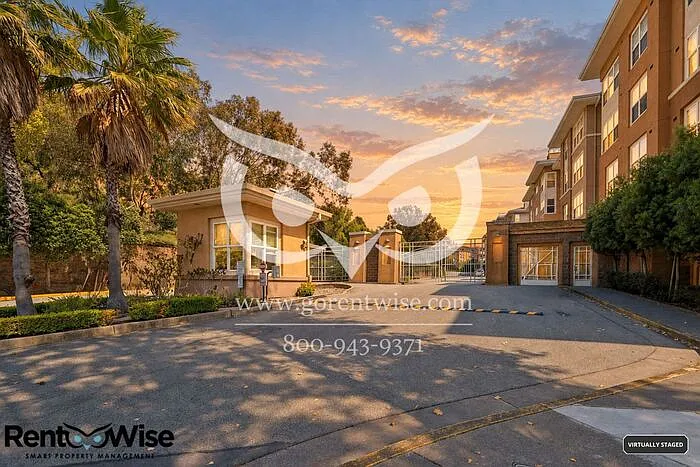 401 Crescent Ct #4210