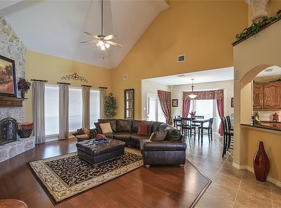 2nd image of 503 Montclaire Dr