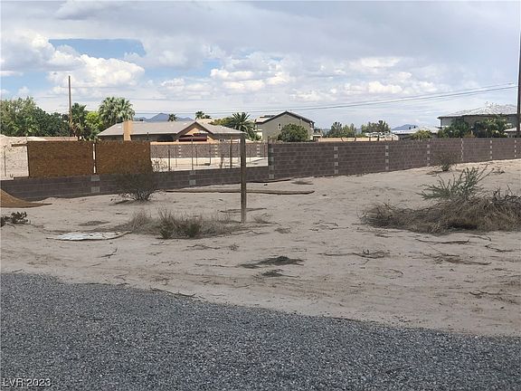 3rd image of 5802 Smithsonian Way