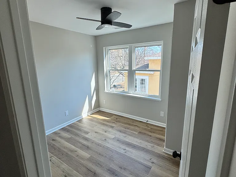 628 E Springfield Rd — Photo 9
