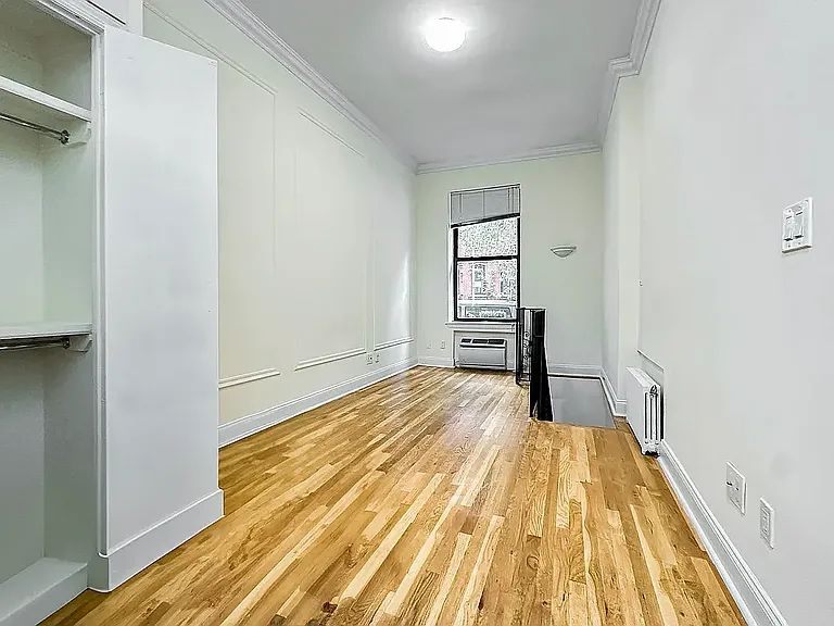 210 E 83rd St #1D — Photo 2