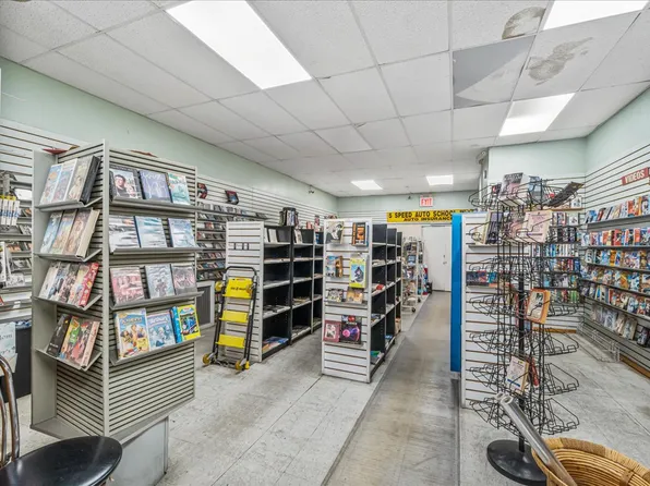 120-03 Rockaway Boulevard image 4 of 20