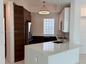 140 Meridian Ave