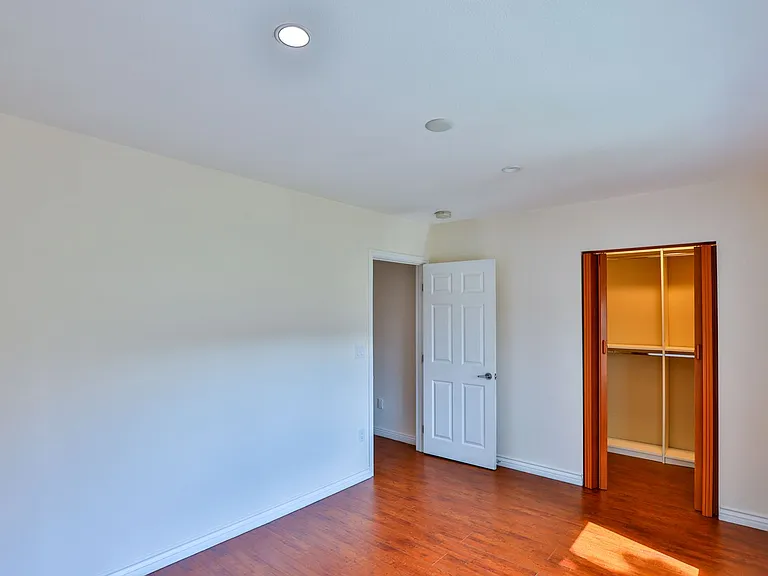 141 N New Hampshire Ave — Photo 7