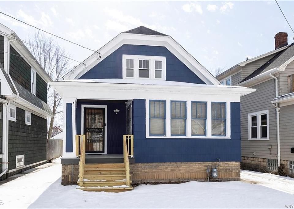 1st image of 381 Winspear Ave