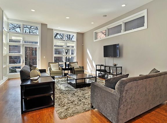 2nd image of 1136 W Lill Ave