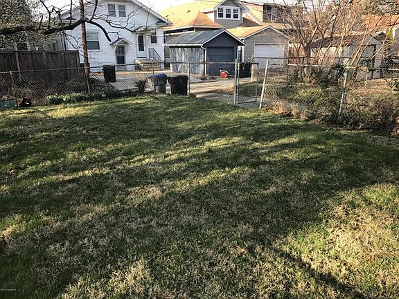 2nd image of 1601 Shady Ln