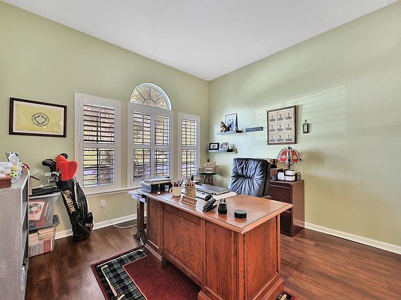 4th image of 2209 W Clovelly Ln