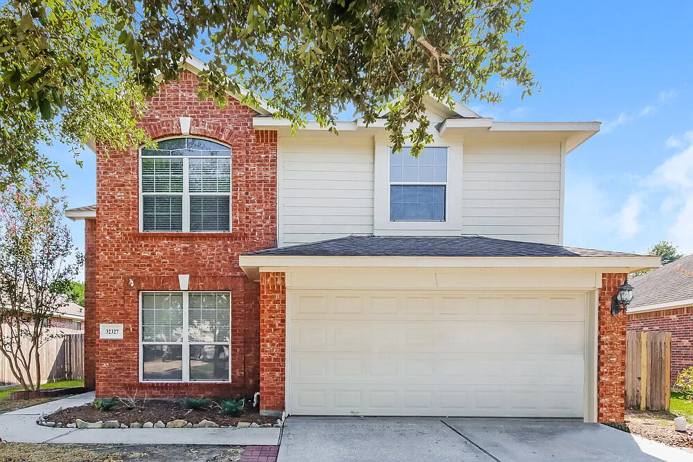3 bed, 2.5 bath, 2233 sqft, $2,110 — Photo 1