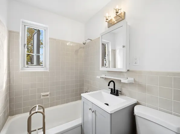 228-08 Stronghurst Avenue image 19 of 20