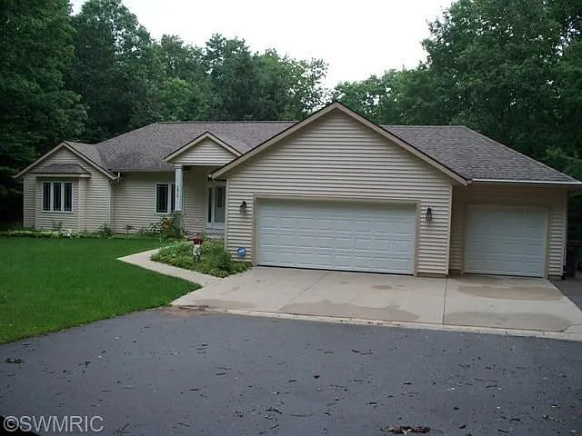 2845 Thirteen Mile Rd NE photo 1