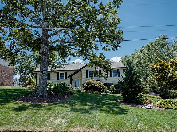 3rd image of 2256 Stoney Ford Dr NE