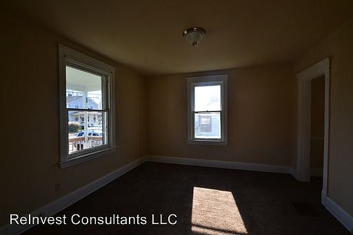 3rd image of 6953 Noble Ave
